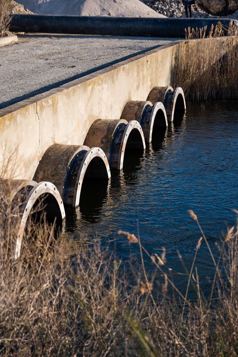 arrivée d'eau sur le site de Fos-sur-Mer 